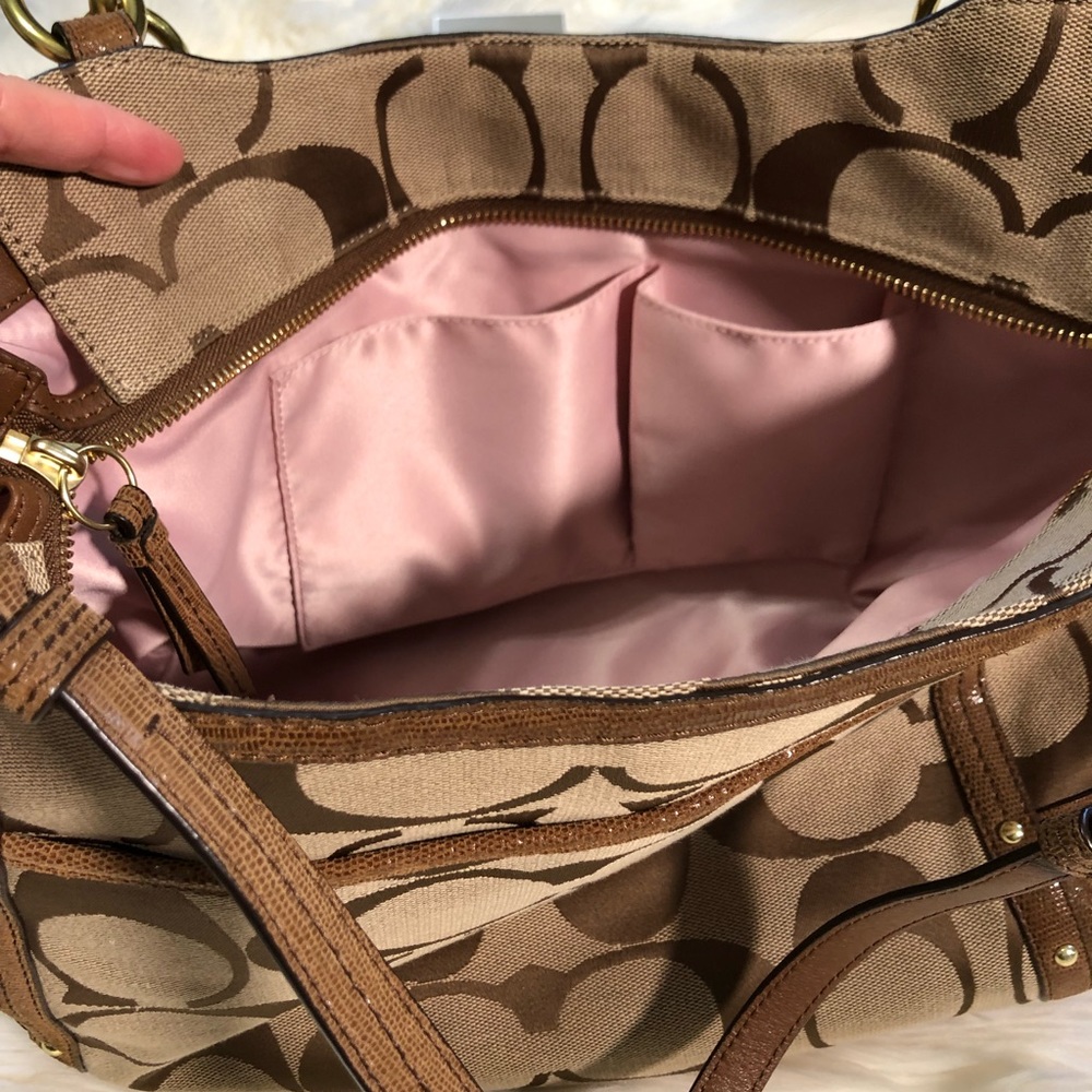 Large Coach Signature Logo Handbag With Gold Hardware - Picture 13 of 16